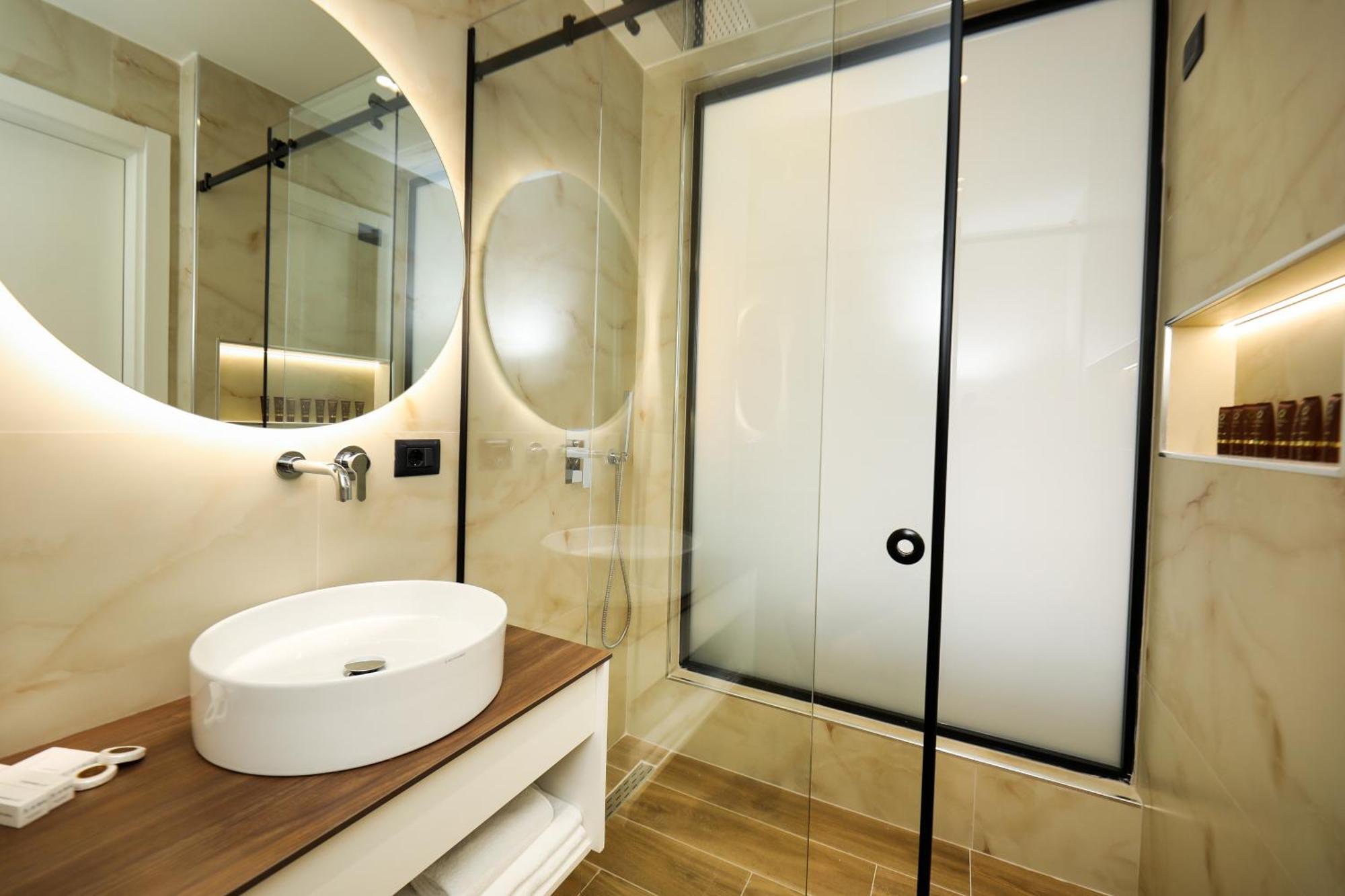 Hotel Adore Vlore Exterior photo