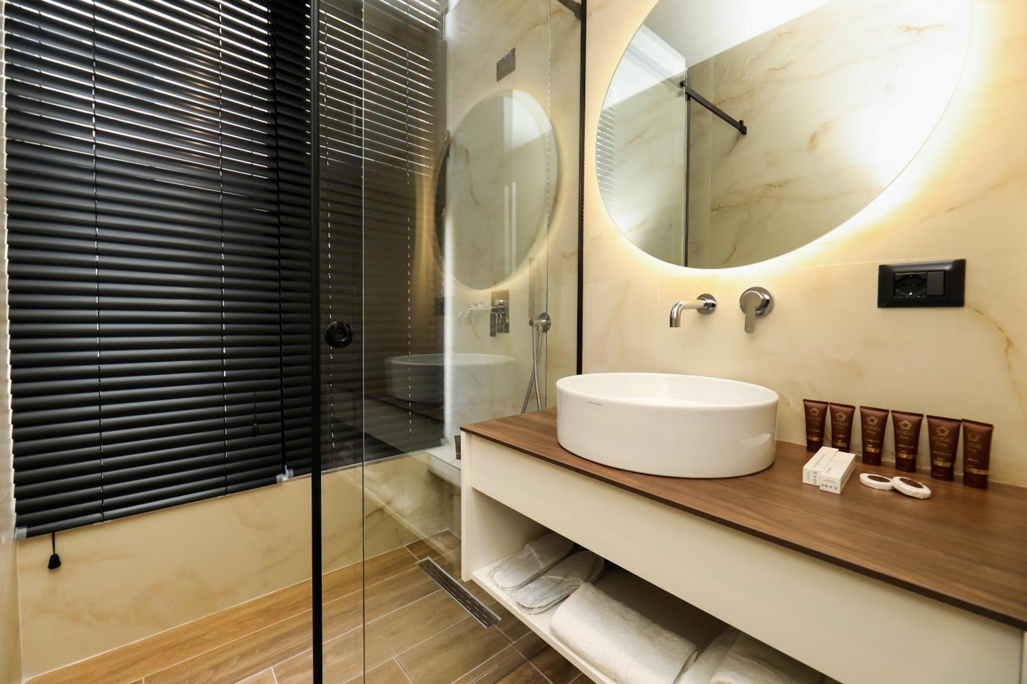 Hotel Adore Vlore Exterior photo