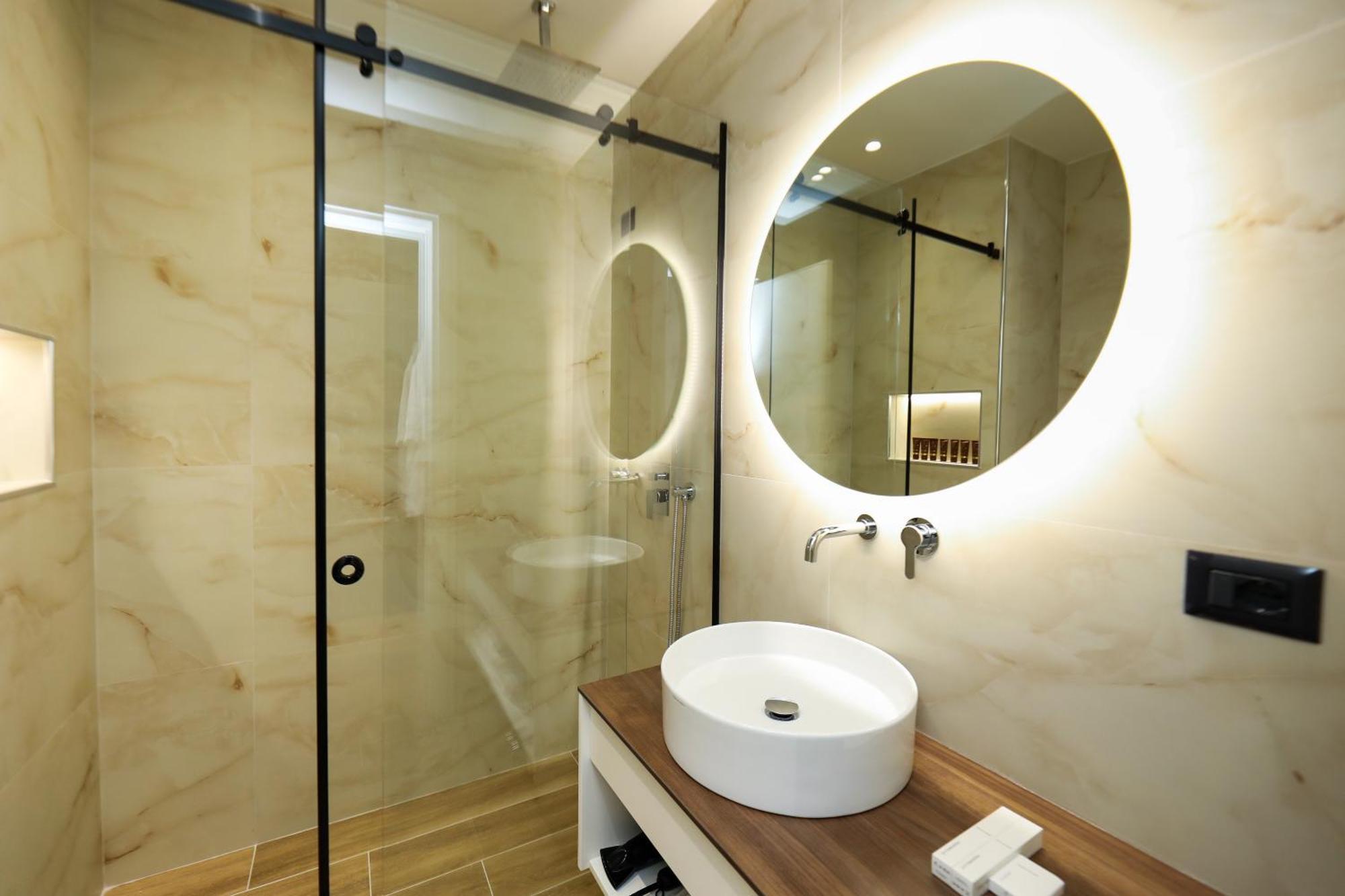 Hotel Adore Vlore Exterior photo