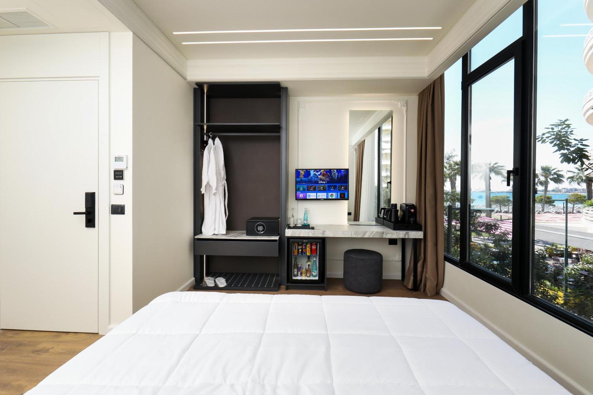 Hotel Adore Vlore Exterior photo